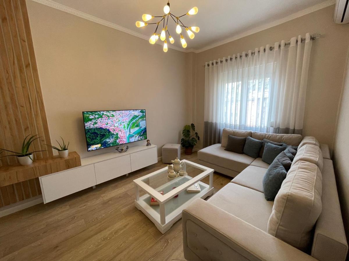 Joni & Joy Center Apartment 베라트 외부 사진
