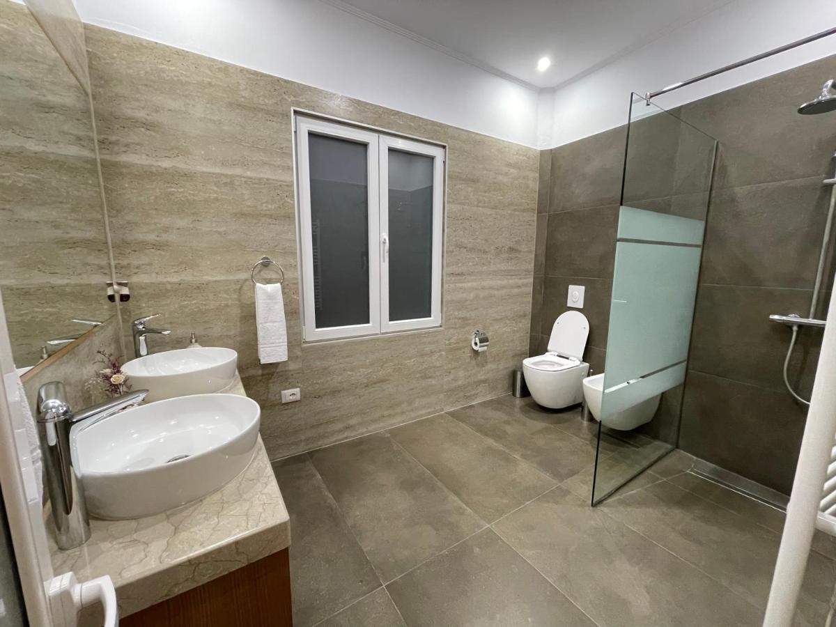 Joni & Joy Center Apartment 베라트 외부 사진