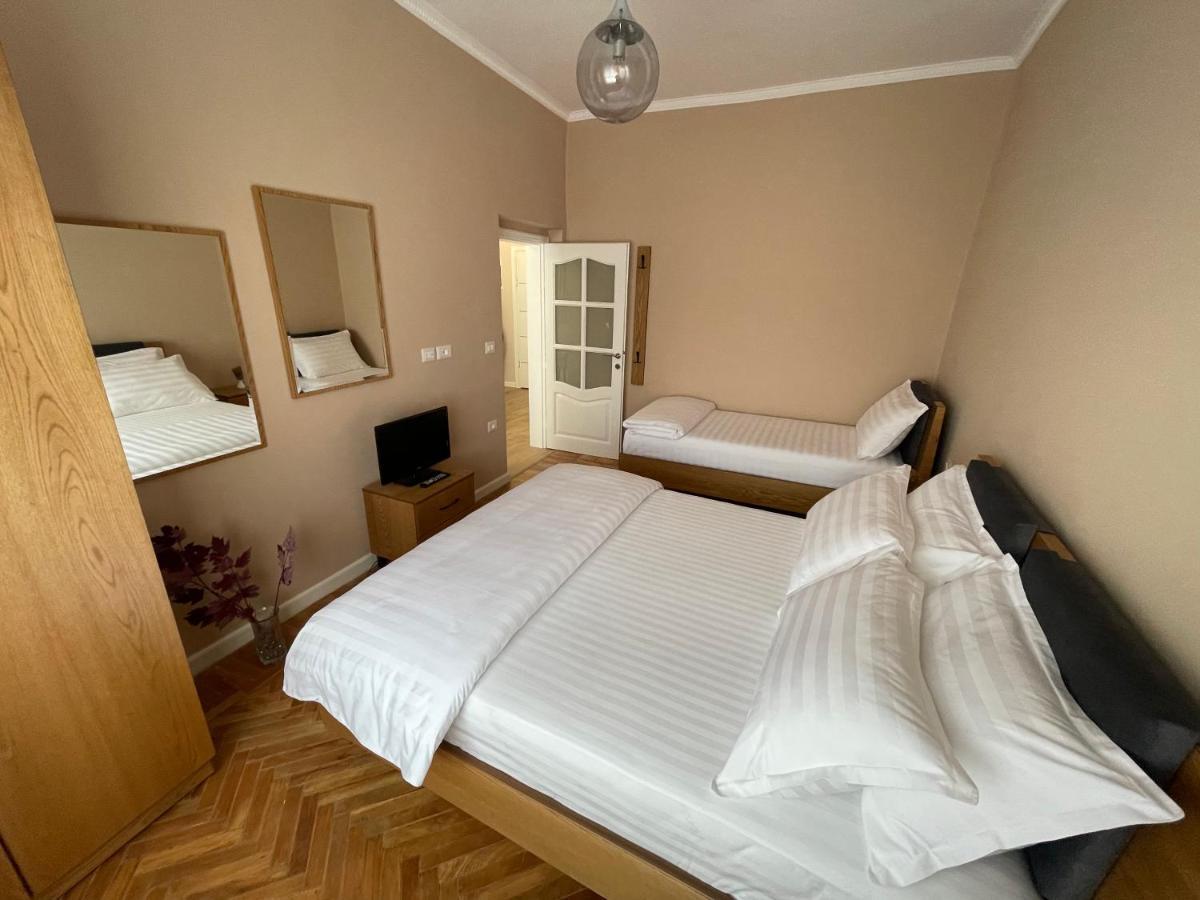 Joni & Joy Center Apartment 베라트 외부 사진