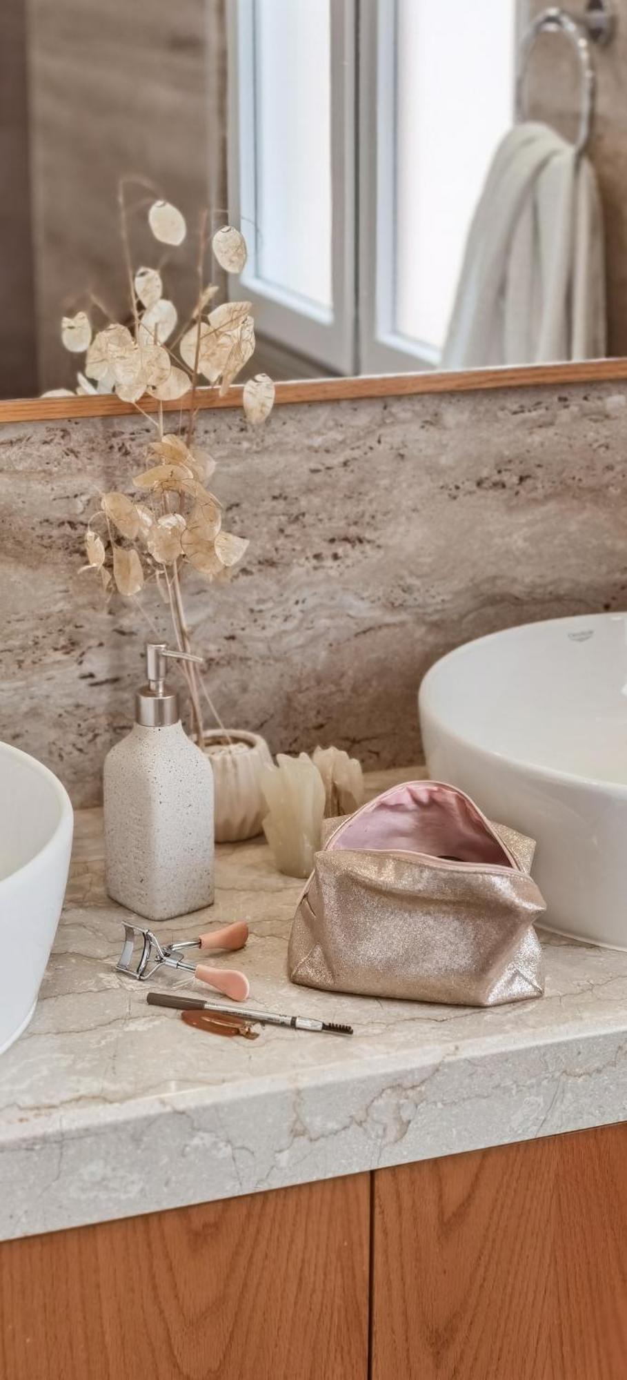 Joni & Joy Center Apartment 베라트 외부 사진