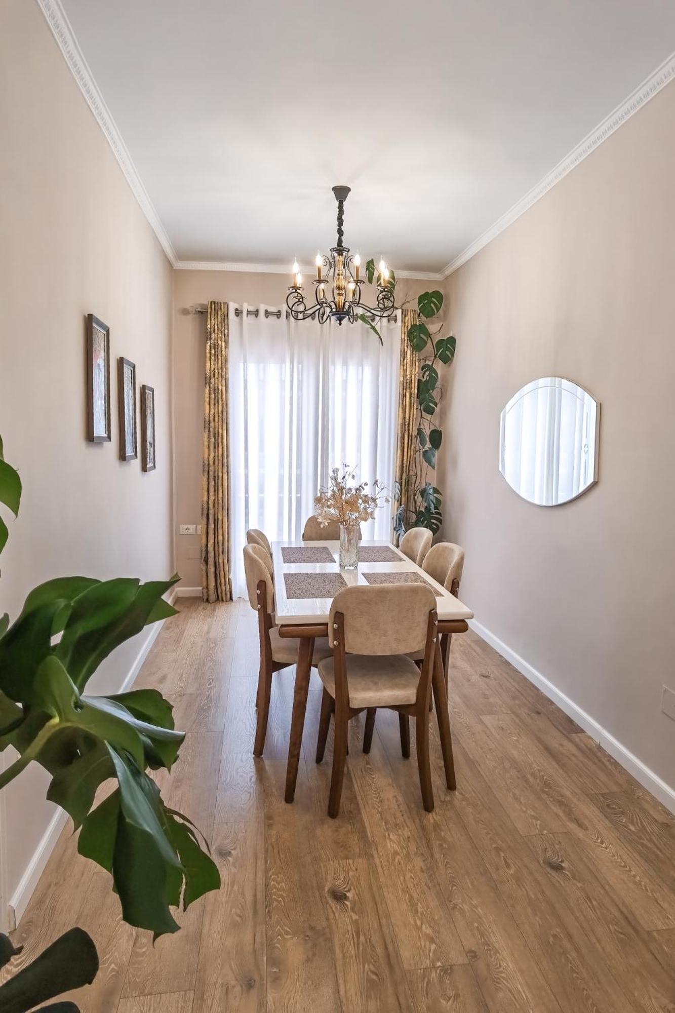 Joni & Joy Center Apartment 베라트 외부 사진